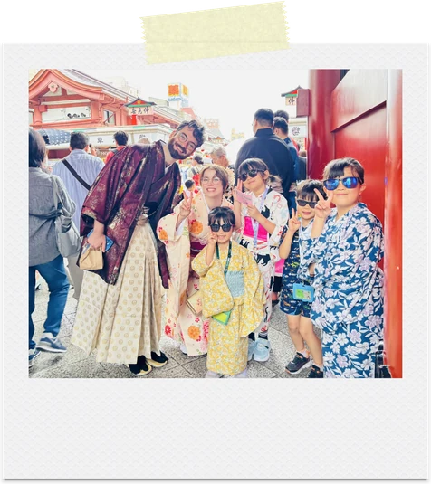 浅草のカルチャー＆フードツアーで、浴衣姿の子どもたちと講師